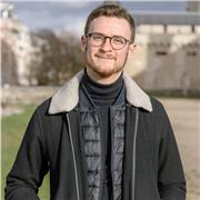 Professeur dynamique de français, littérature, philosophie et écriture